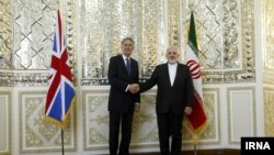 Ministri inostranih poslova Britanije i Irana, Hamond and Zarif, po ponovnom otvaranju britanske ambasade u Teheranu, 23. avgust, 2015.