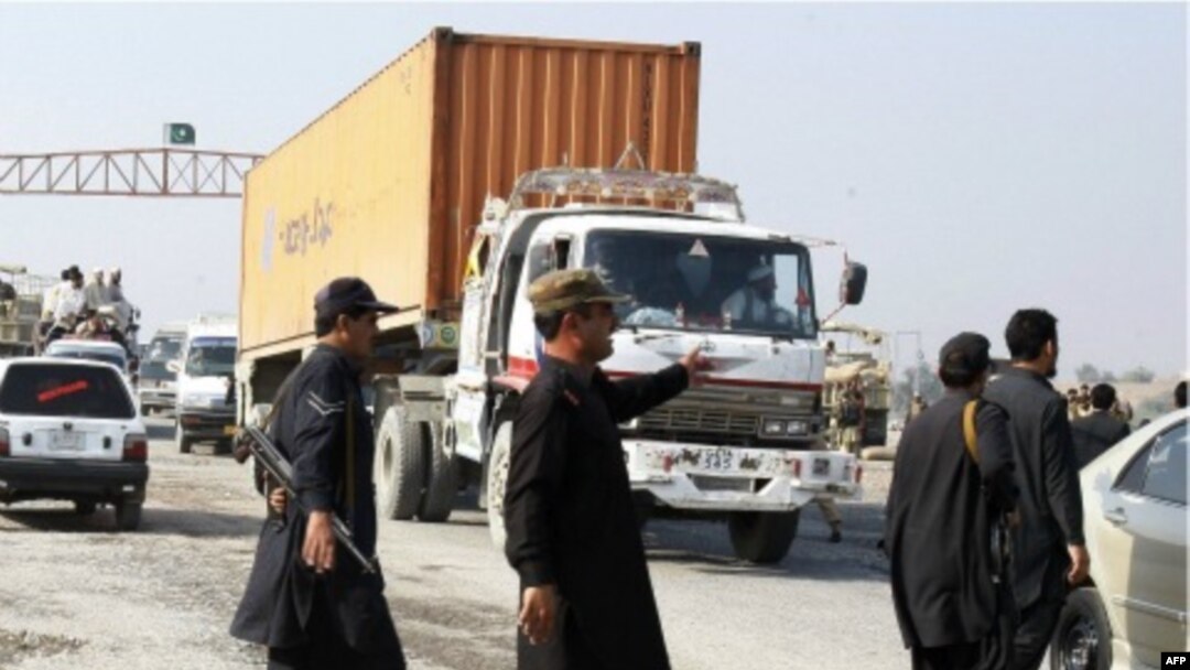 Pokiston NATO hujumidan norozi, Afg'oniston bilan chegarani yopgan
