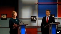 Carly Fiorina dan Rand Paul (kanan) saat debat kandidat dari Partai Republik di Milwaukee Theatre, 11 November 2015, di Milwaukee, Wisconsin.