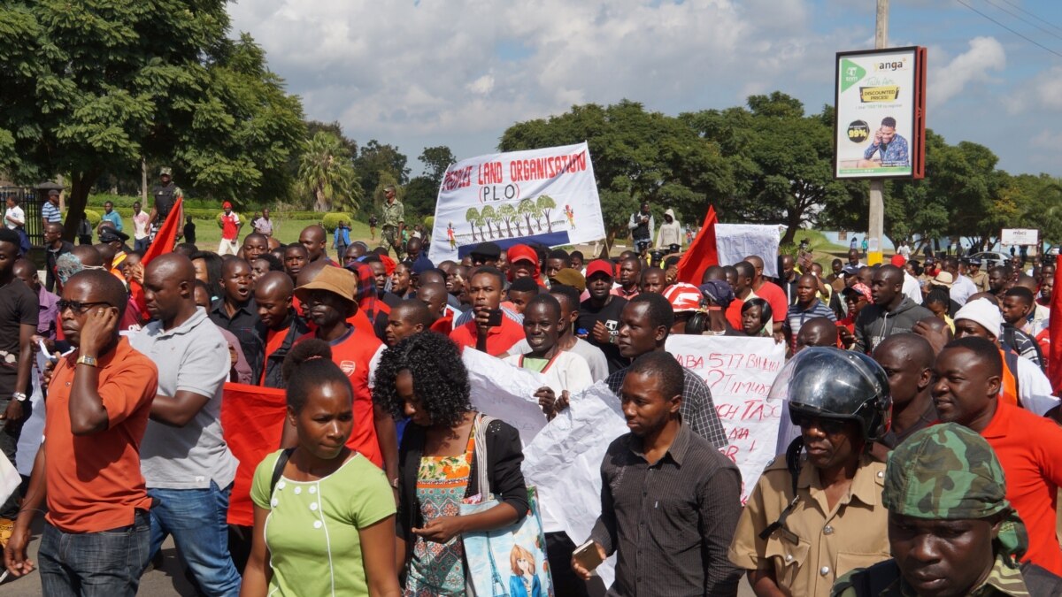 Malawians Protest Corruption Ahead of Former President's Return