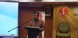 Wakil Presiden ke-12 Jusuf Kalla saat menghadiri diskusi yang diselenggarakan Jenggala Center di Jakarta, Selasa, 3 Desember 2019. (Foto: VOA/Sasmito)