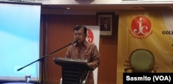 Wakil Presiden ke-12 Jusuf Kalla saat menghadiri diskusi yang diselenggarakan Jenggala Center di Jakarta, Selasa, 3 Desember 2019. (Foto: VOA/Sasmito)