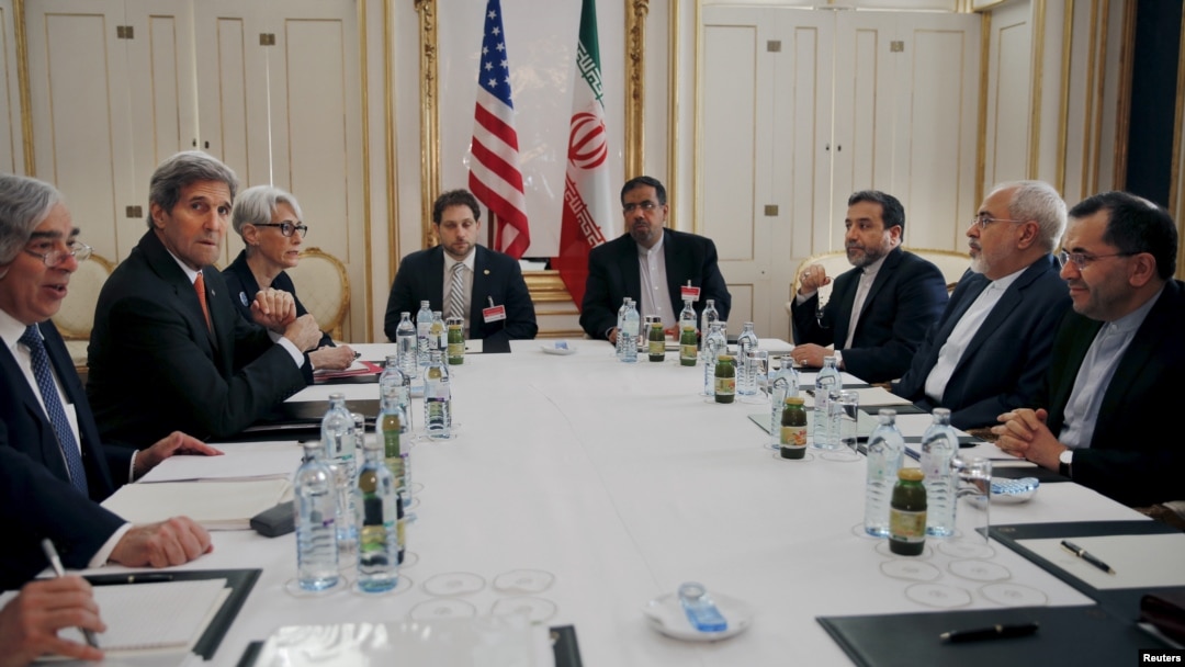 Phái đoàn Mỹ do Ngoại trưởng John Kerry dẫn đầu hội đàm với Ngoại trưởng Iran Mohammad Javad Zarif tại Vienna, Áo, ngày 28/7/2015.