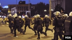 Policija protiv prosvjednika u Beogradu, koji su demonstrirali protiv Mladićevog izručenja