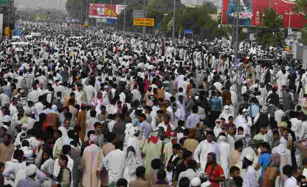 Supporters of cleric Tahir-ul-Qadri wait at Benazir Bhutto International airport in Islamabad, June 23, 2014.