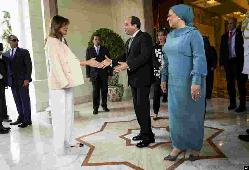 U.S. first lady Melania Trump meets with Egypt's President Abdel-Fattah el-Sissi and his wife Entissar Mohameed Amer at the Presidential Palace in Cairo, Egypt, Oct 6, 2018.