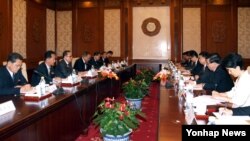 리수용 북한 노동당 중앙위원회 부위원장이 지난달 31일 중국 베이징에서 쑹타오 중국 공산당 대외연락부장과 회담했다고 북한 관영 조선중앙통신이 1일 보도했다.