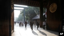 日本民眾8月15日往靖國神社參拜