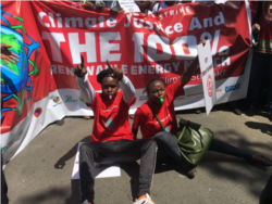 Kenyan protesters join activists around the world calling on their political leaders to take action against climate change, in Nairobi, Kenya, Sept. 20, 2019. (M. Yusuf/VOA)