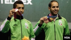 Adrian Raya (izquierda) y Guillermo Verdeja sumaron dos medallas de oro más para México.