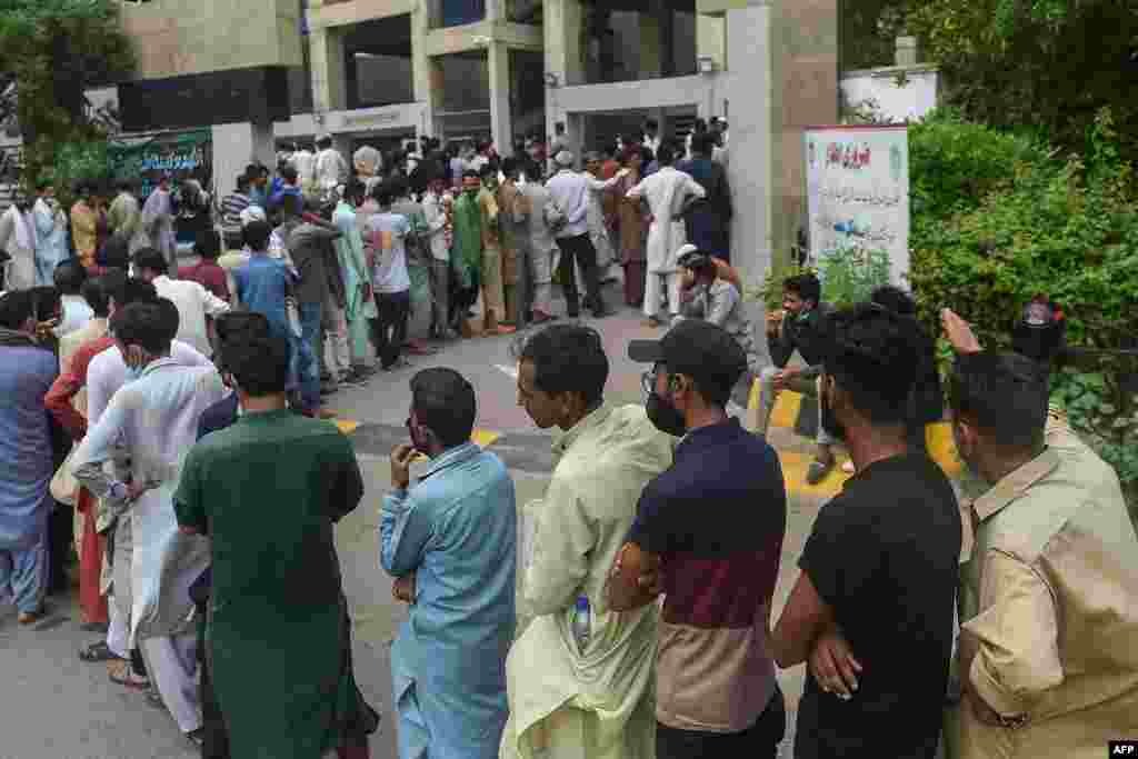 کراچی میں نو دن کے لیے لاک ڈاؤن لگایا گیا ہے۔