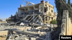 Pemandangan bangunan yang hancur di Kota al-Alaq di barat Baalbek, Lebanon, menyusul serangan Israel ke wilayah tersebut pada 29 Oktober 2024. (Foto: Reuters/Maher Abou Taleb)