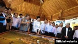 President Thein Sein and Thai PM Yingluck Shinawatra visit controversial Tavoy Project
