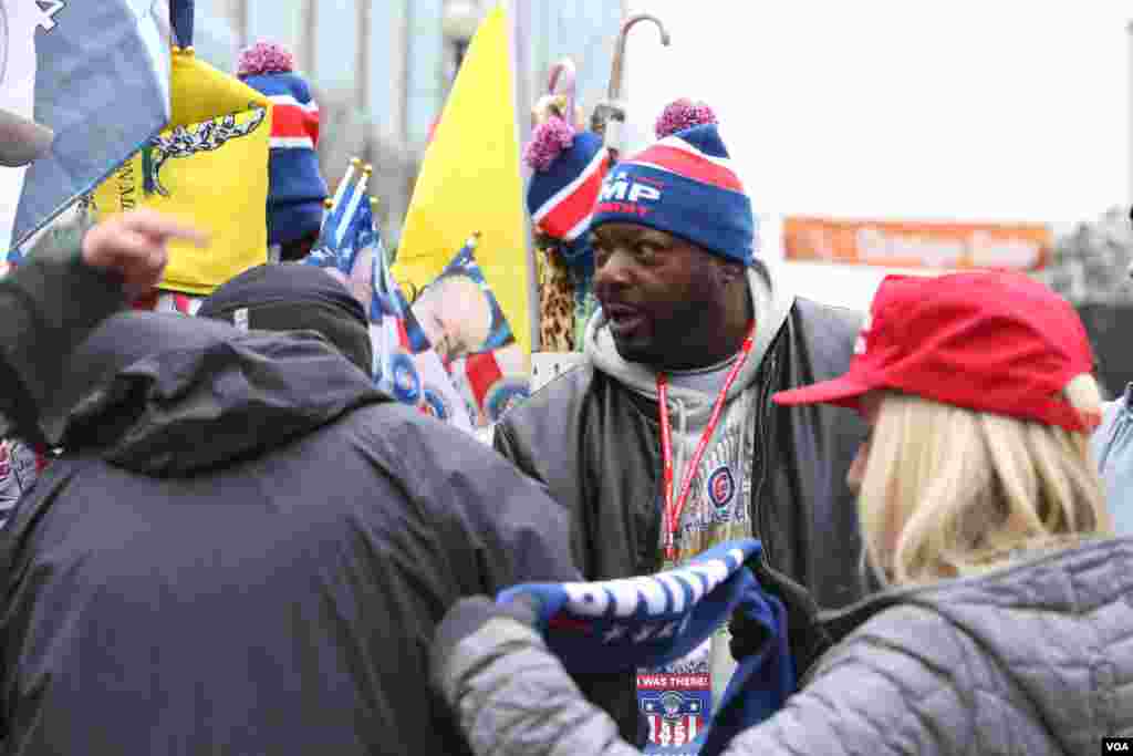 Trump supporters in downtown Washington, D.C. before the swearing-in of Donald Trump, Jan. 20, 2017. (Photo: Yahya Ahmed / VOA Kurdish service)