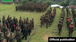  PSLF/ TNLA ေခၚ တအာင္း-ပေလာင္တပ္ဖဲြ႔တို႔ စစ္ေရးေလ့က်င့္ေနစဥ္ (ဓါတ္ပံု- PSLF -TNLA News & Information Department)