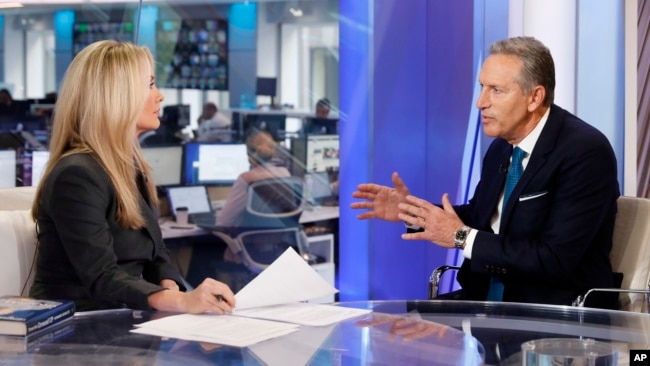 Former Starbucks CEO Howard Schultz is interviewed by FOX News Anchor Dana Perino for her "The Daily Briefing" program, in New York, Jan. 30, 2019. Schultz said he's flirting with an independent presidential campaign that would motivate voters turned off by partisan politics.