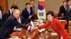 박근혜 한국 대통령, 러·중·미 정상과 연쇄회담...일본과도 조율 중