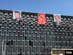 In a sign of growing power, Turkish President Recep Tayyip Erdogan's portrait replaces that of Mustafa Kemal Ataturk, the revered founder of modern Turkey, on a public building. (L. Ramirez/VOA)