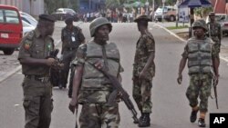 Sojojin Najeriya su na yin sintiri a kusa da inda bam ya tashi a Abuja.
