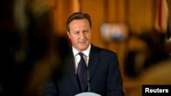 Thủ tướng Anh David Cameron nói ông không thể bình luận về các trường hợp cụ thể, nhưng nhấn mạnh rằng Anh quốc sẽ làm hết sức mình để ngăn chặn các mối đe dọa về an ninh