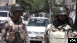 ပါကစ္စတန်နိုင်ငံ ရွေးကောက်ပွဲကာလ တွင်း မြို့တွေမှာ ရဲလုံခြုံရေးတပ်ဖွဲ့ဝင်တွေ တိုးချထားစဉ်။