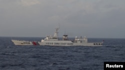 지난해 12월 중국 해안경비정이 동중국해 센카쿠 열도 인근을 항해하고 있다. (자료사진)