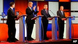 Debat kandidat Capres AS dari partai Republik di Fox Theatre, Detroit, 3 Maret 2016 (Foto: dok). Dari kiri: Senator Marco Rubio (Florida), Donald Trump (pengusaha), Senator Ted Cruz (Texas), Gubernur John Kasich (Ohio). 