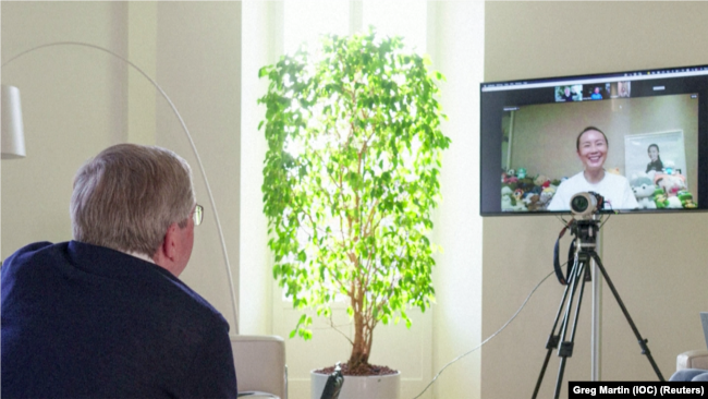 Image showing Thomas Bach talking with Peng Shuai on a video call on Sunday, November 21, 2021