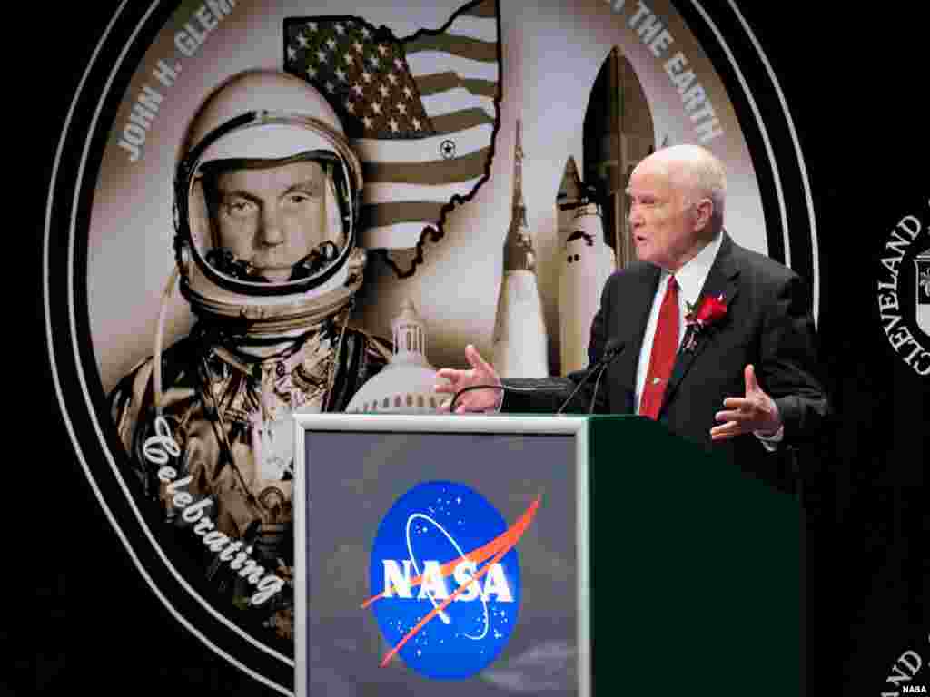 Astronot John Glenn berbicara dalam peringatan 50 tahun penerbangan Friendship 7 yang mengorbit Bumi, tahun 2012 di Cleveland, Ohio. (Foto: Dok)