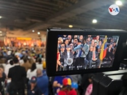 El presidente encargado de Venezuela, Juan Guaidó Miami, exhortó a los exiliados venezolanos a continuar unidos hasta recuperar la democracia en el país.