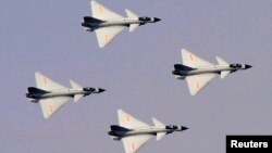 2009年中国空军出动战斗机举行演习。中国空军占有大量空中资源
