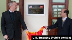 Đại sứ Ted Osius khánh thành trường học do Hoa Kỳ xây dựng tại Hà Giang, 3/3/2017.