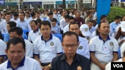 Youth Group of Dragon Guard​ Alliance mark 37 years since the fall of Khmer Rouge regime, at the headquarter of Cambodian People's Party on Thursday, 7 January, 2016. (Hul Reaksmey/VOA Khmer)