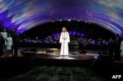 Renee Fleming canta en el Concierto Nacional del Memorial Day en 2016.