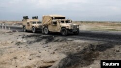 Konvoi kendaraan militer Afghanistan dekat pangkalan udara Bagram, di Afghanistan, 9 April 2019. (Foto: Reuters)