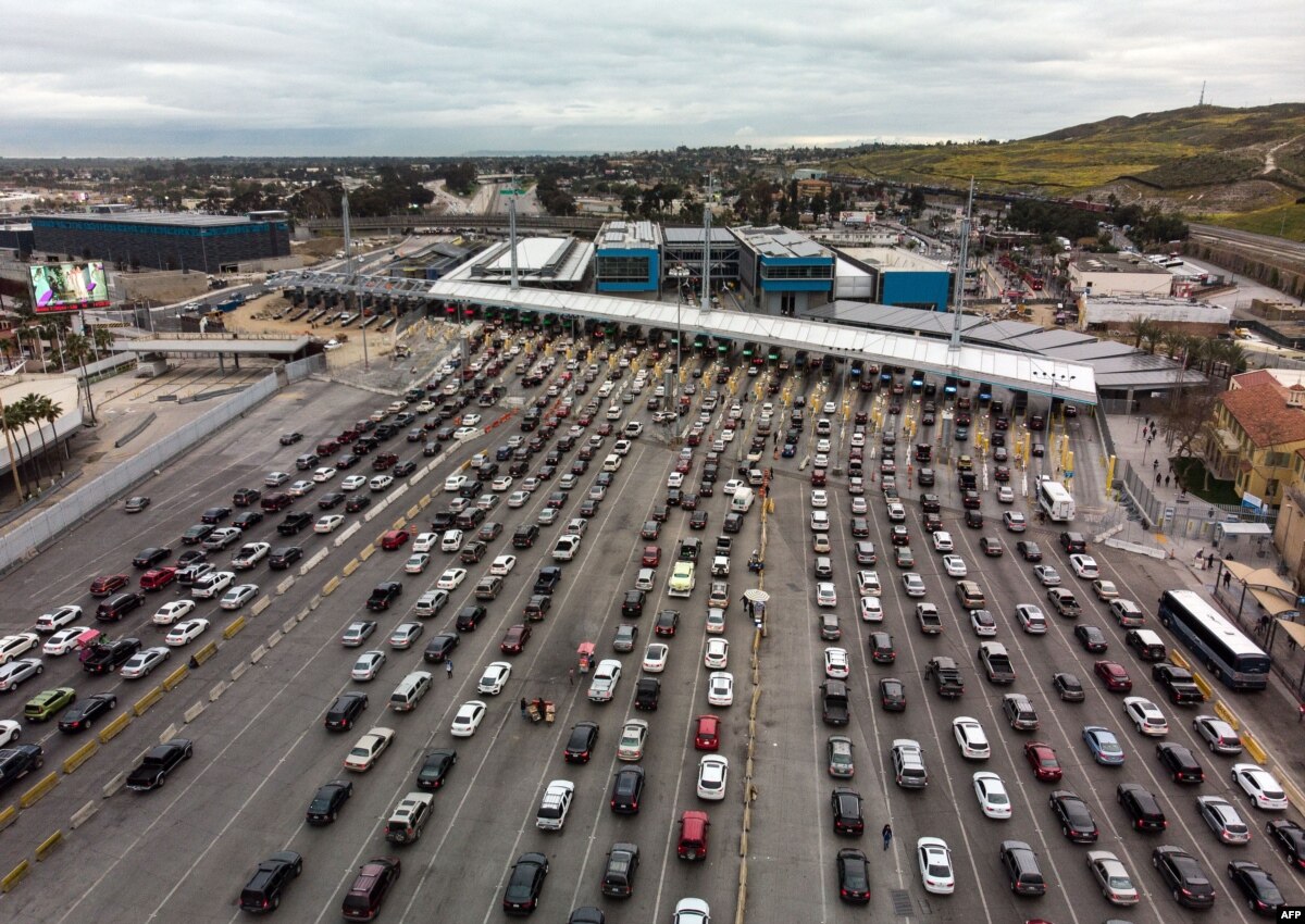 Переход в сша. Мастер переходов из америки. Мексика сша миграция. Мигранты на границе сша. Сан исидро граница сша.