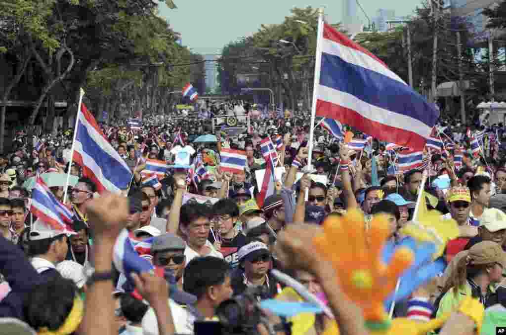 Anti-government protesters fill a street during a demonstration in Bangkok, Nov. 11, 2013.&nbsp;