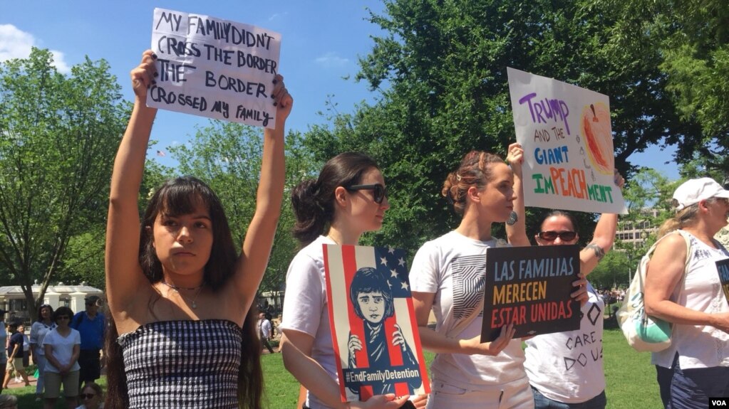 NiÃ±os, padres y activistas participan de la marcha realizada en Washington, DC. [Foto: Jill Craig, VOA].