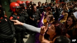 Manifestation devant le tribunal régional de Pampelune en Espagne, le 27 avril 2018, après un jugement refusant de retenir le viol contre cinq hommes ayant abusé d'une jeune femme de 18 ans.