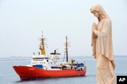 The rescue vessel Aquarius ship approaches the Pozzallo harbor, Southern Italy, June 1, 2018.