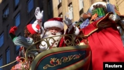 A man dressed as Santa Claus waves during the 97th Macy's Thanksgiving Day Parade in Manhattan, New York City, U.S., November 23, 2023. (REUTERS/Mike Segar)