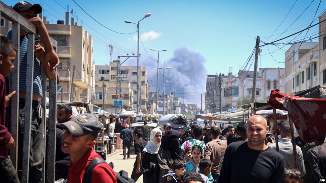 Palestinci na ulicama Rafe u Pojasu Gaze, 7. maja 2024. (Foto: AFP) 