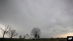 A line of thunderstorms pass over a barn near Baldwin City, Kan., Friday, April 13, 2018. The area was under a severe thunderstorm warning. 