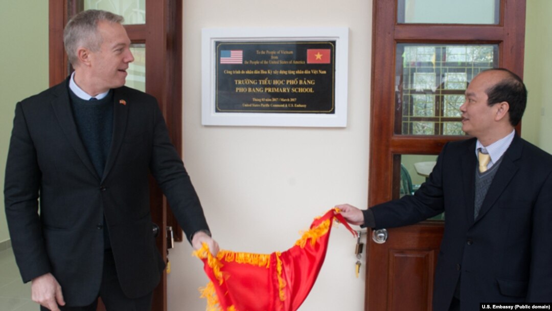 Đại sứ Ted Osius khánh thành trường học do Hoa Kỳ xây dựng tại Hà Giang, 3/3/2017.