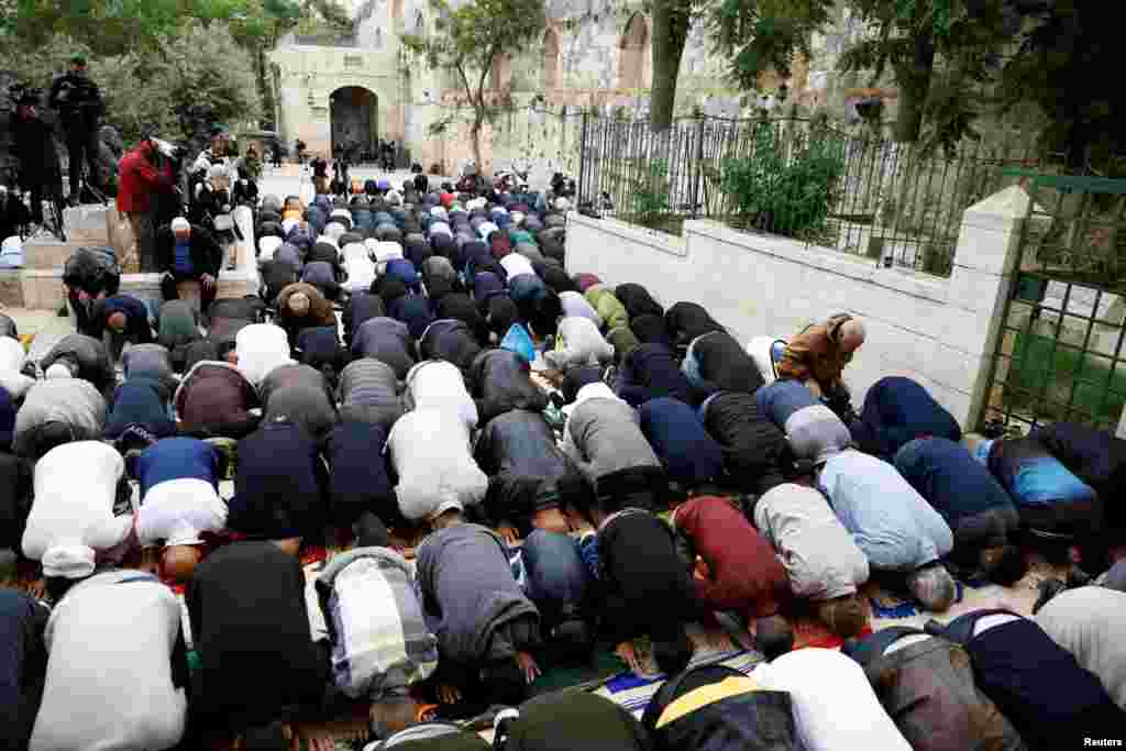 Sala ya Eid al-Fitr kwenye uwa wa msikiti wa al-Aqsa, Mji wa Kale wa Jerusalem