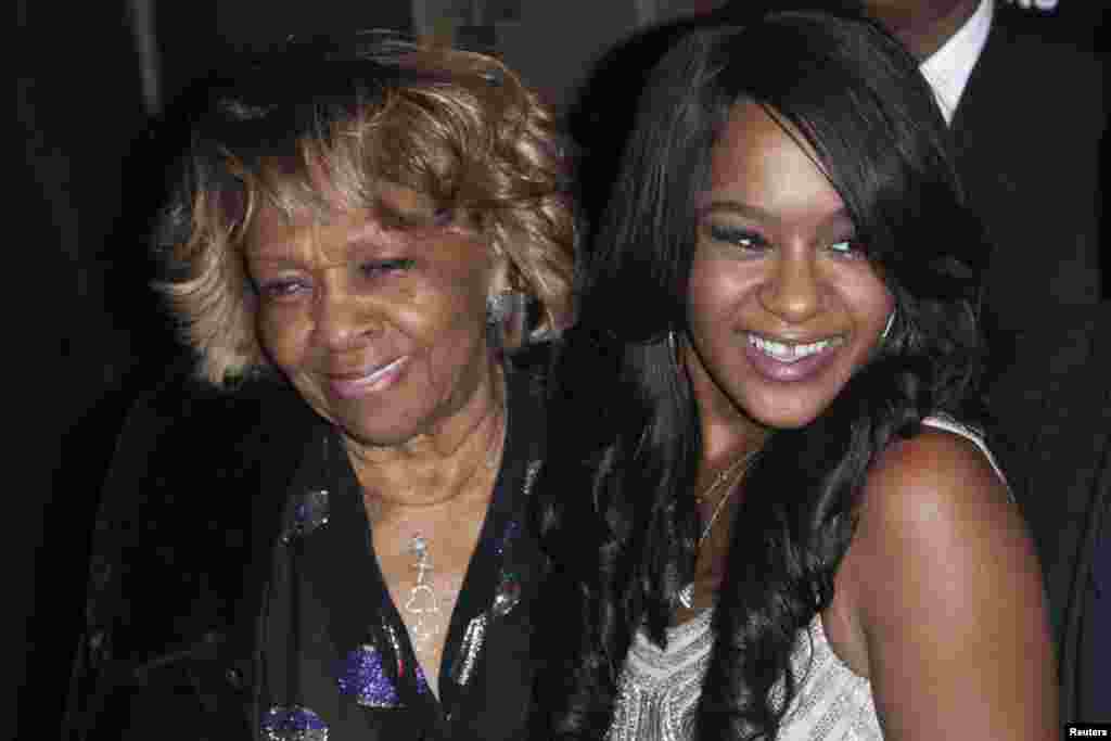 Cissy Houston e Bobbi Kristina Brown na estreia do reality show "The Houstons: On Our Own", em Nova Iorque.