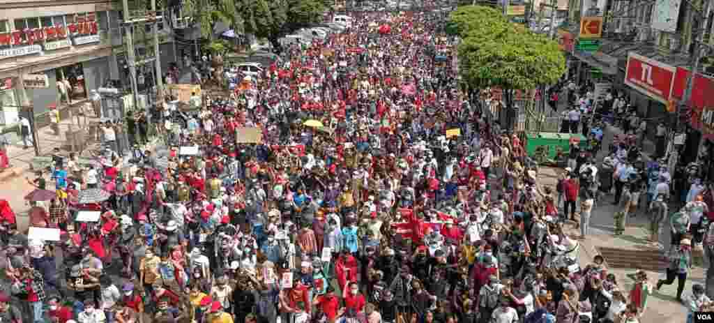 Thousands of people protest against the military coup and call for the release of civilian leader Aung San Suu Kyi in Yangon, Myanmar, Feb. 7, 2021. (Credit: VOA Burmese Service)