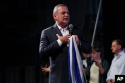 Álvaro Delgado, candidato presidencial del gobernante Partido Nacional, admite su derrota en la segunda vuelta de las elecciones presidenciales en Montevideo, Uruguay, el domingo 24 de noviembre de 2024. (Foto AP/Matilde Campodonico)