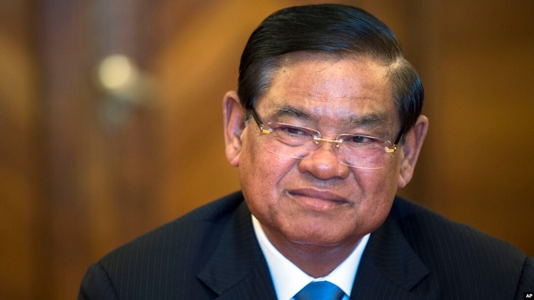 រូបឯកសារ៖ លោក ស ខេង រដ្ឋមន្ត្រីក្រសួងមហាផ្ទៃ ថ្លែងនៅក្នុងកិច្ចប្រជុំមួយជាមួយរដ្ឋមន្ត្រីការបរទេសរុស្ស៊ី នៅប្រទេសរុស្ស៊ី ថ្ងៃទី២៧ ខែឧសភា ឆ្នាំ២០១៥។ (AP Photo/Pavel Golovkin)