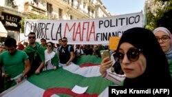 Des étudiants lors d'une manifestation à Alger, le 11 juin 2019.